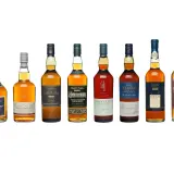 A row of eight bottles showcasing various gute whiskey sorten, including Dalwhinnie, Glenkinchie, Caol Ila, Cragganmore, Lagavulin, Talisker, Oban, and Clynelish.