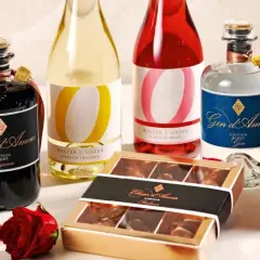 Luxuriöses Geschenkset mit Likören, Gin, Sekt und Herz-Nudeln, perfekt für einen besonderen Geburtstag Frauen.
