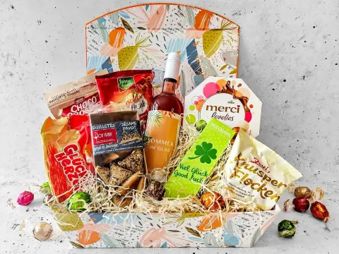 Geschenkkorb 70. Geburtstag Frau - Persönlich, wertvoll, ohne Fehlkauf