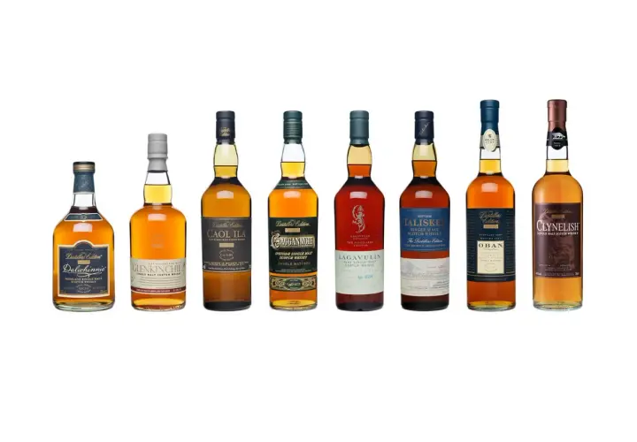 A row of eight bottles showcasing various gute whiskey sorten, including Dalwhinnie, Glenkinchie, Caol Ila, Cragganmore, Lagavulin, Talisker, Oban, and Clynelish.
