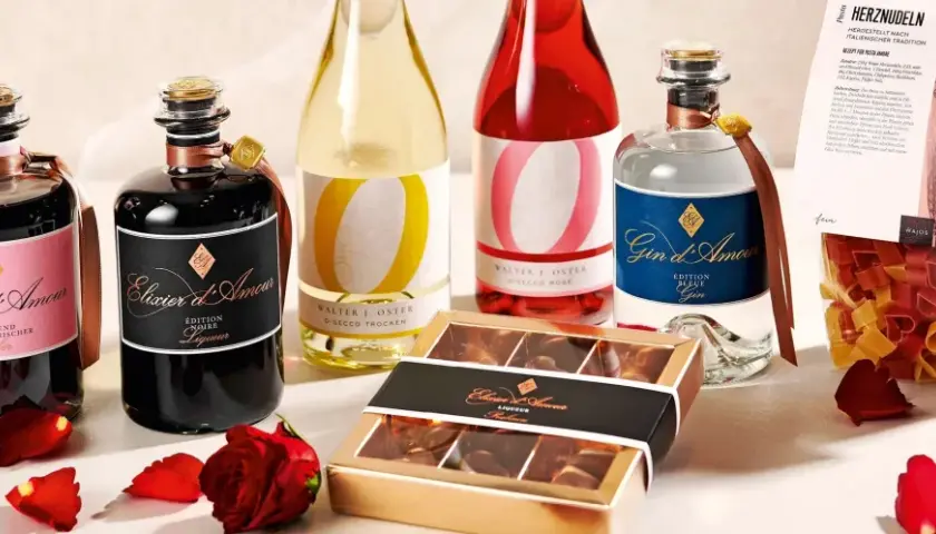 Luxuriöses Geschenkset mit Likören, Gin, Sekt und Herz-Nudeln, perfekt für einen besonderen Geburtstag Frauen.