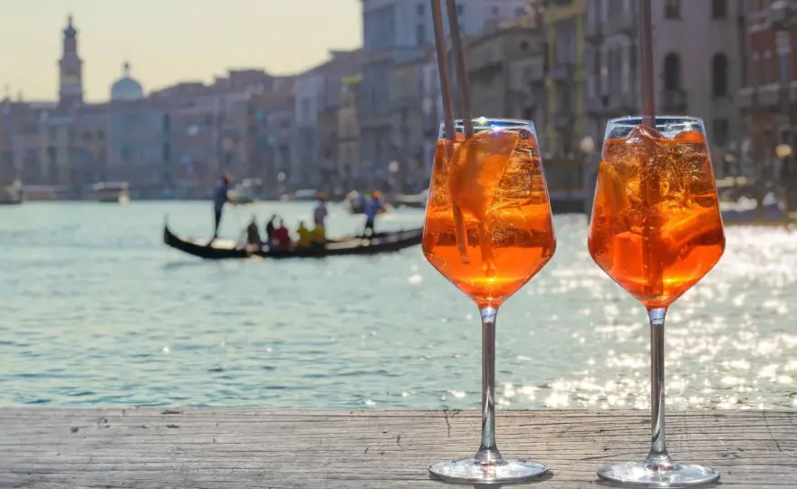 Dein Aperol Spritz zu süß? Wähle trockenen Sekt - So gelingt er!