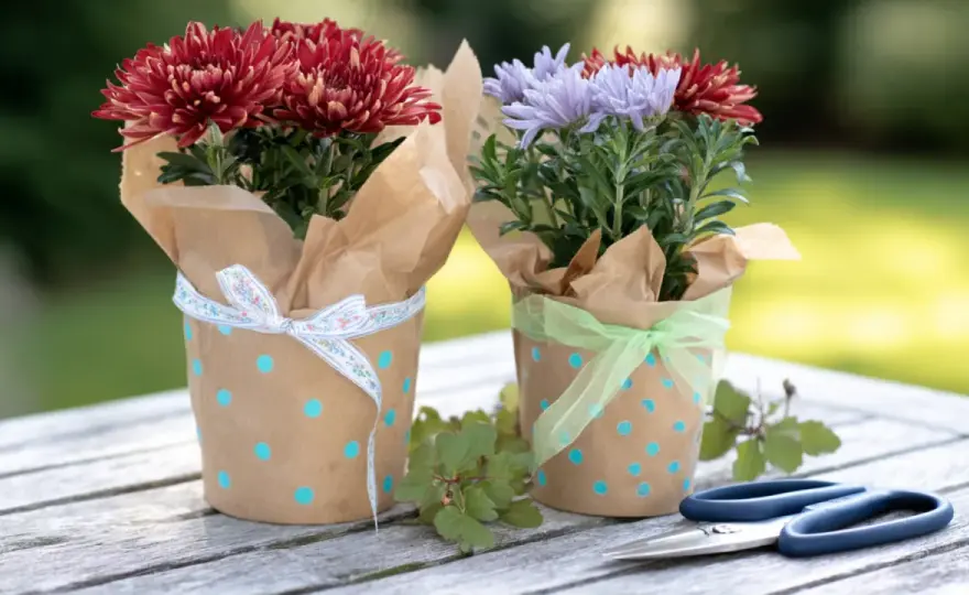 Blumentopf verpacken - Stabil & edel als Geschenk gestalten