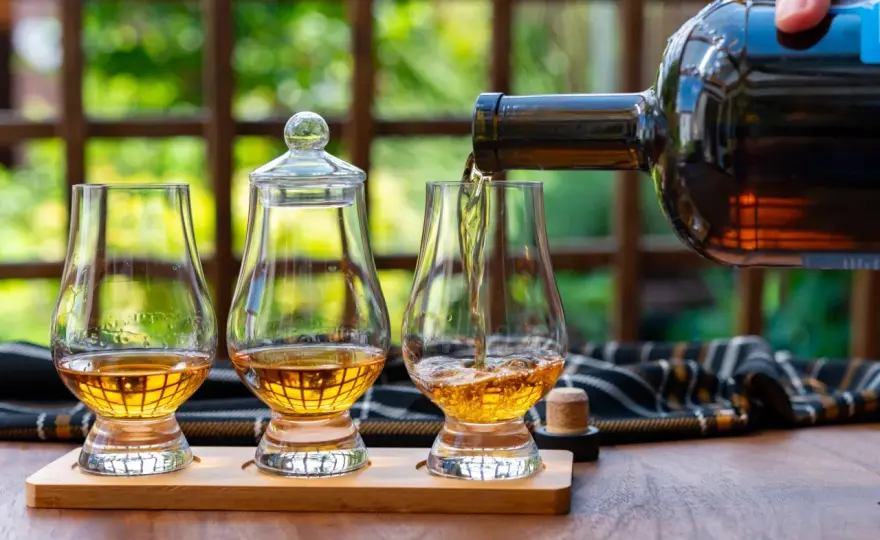 Whisky pur - Richtig genießen & Fehler vermeiden