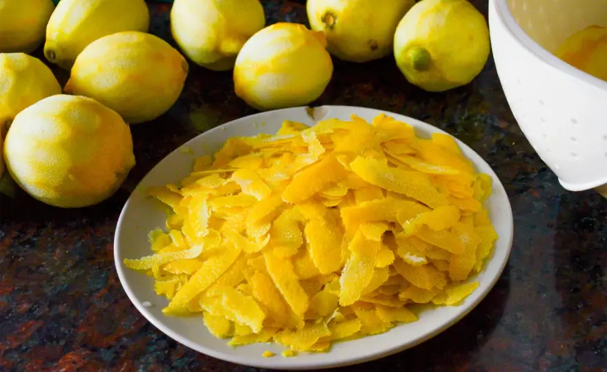 Limoncello selber machen - Perfekt & ohne Bitterkeit