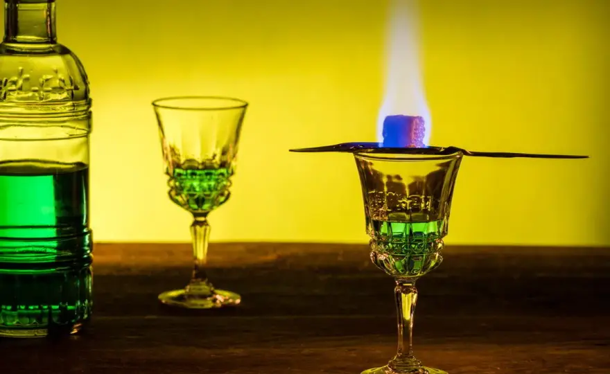 Absinth Wirkung - Alkohol oder Thujon? Mythen & Fakten