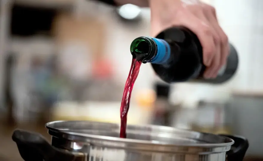 Alkohol zum Kochen - Verkocht er wirklich ganz?