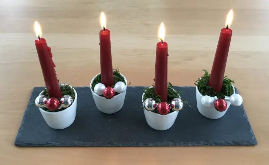 Adventskranz mit Stabkerzen selber machen - Modern & sicher