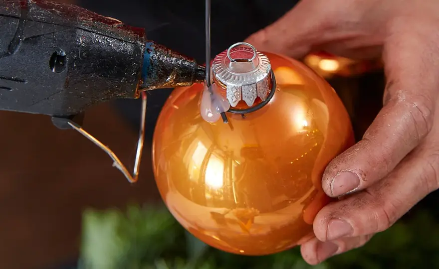 Adventskranz aus Kugeln basteln - So gelingt er perfekt