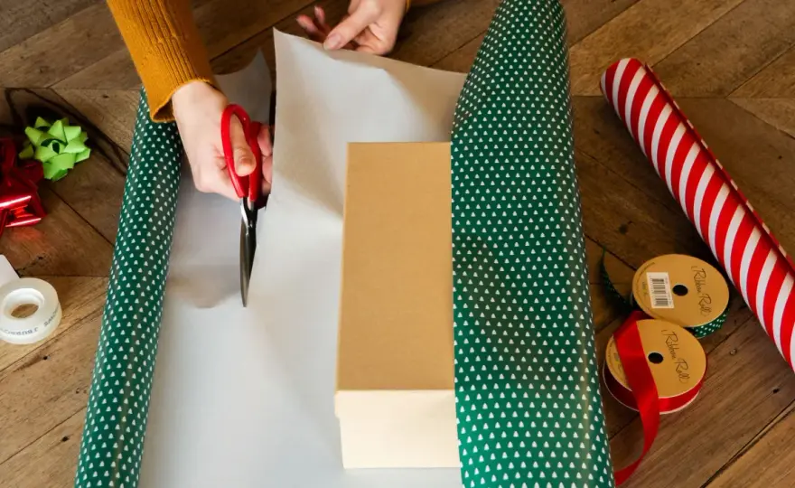 Geburtstagsgeschenk verpacken - Nie wieder schiefe Kanten!