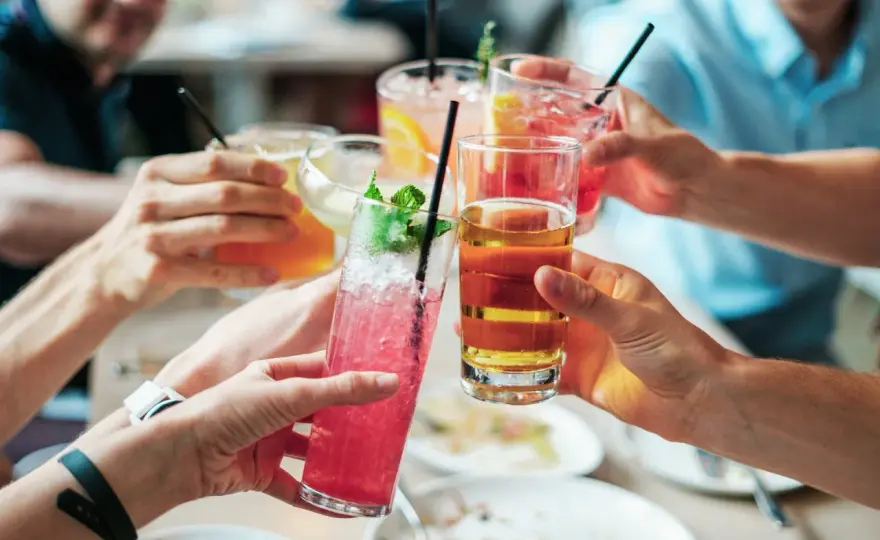 Cocktailparty planen - So wird Ihr Abend mühelos