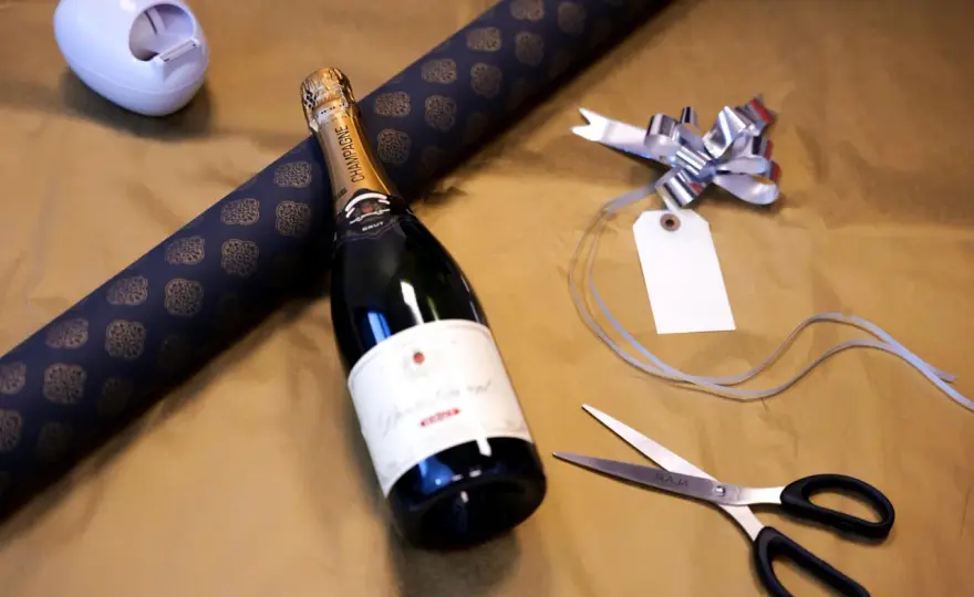 Flaschen als Geschenk verpacken - Stabil & stilvoll