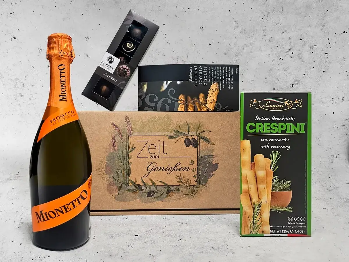 Sektgeschenke: Mionetto Prosecco, Pralinen, Tomaten-Biscuits und Rosmarin-Grissini. Perfekt für Genießer.