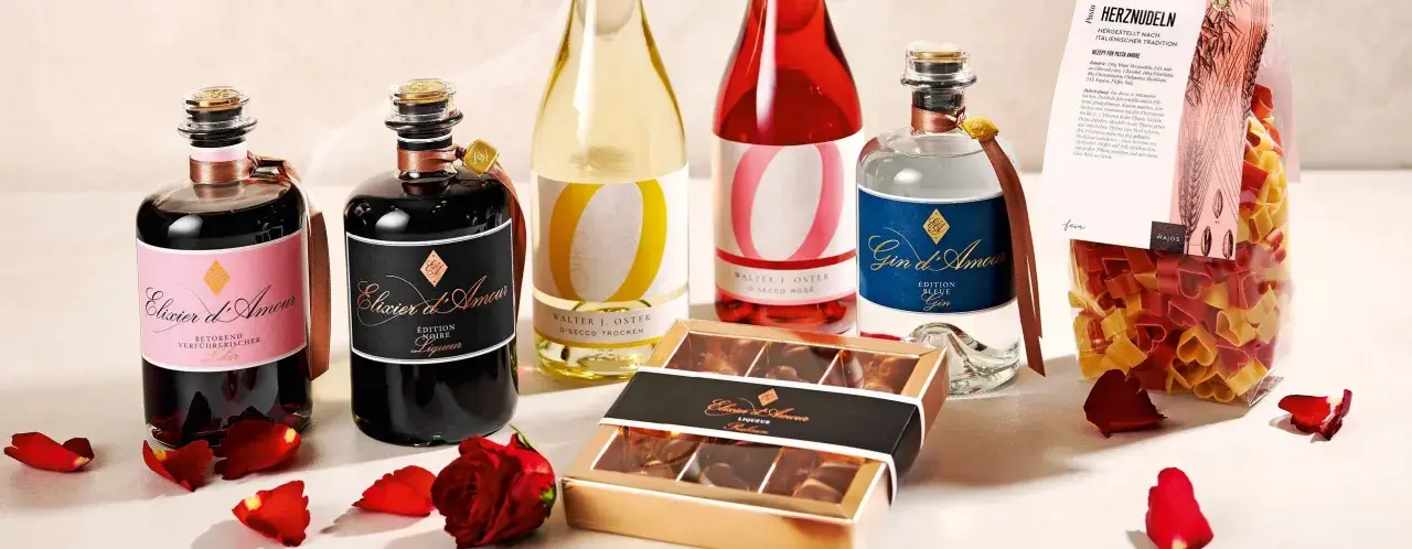 Luxuriöses Geschenkset mit Likören, Gin, Sekt und Herz-Nudeln, perfekt für einen besonderen Geburtstag Frauen.