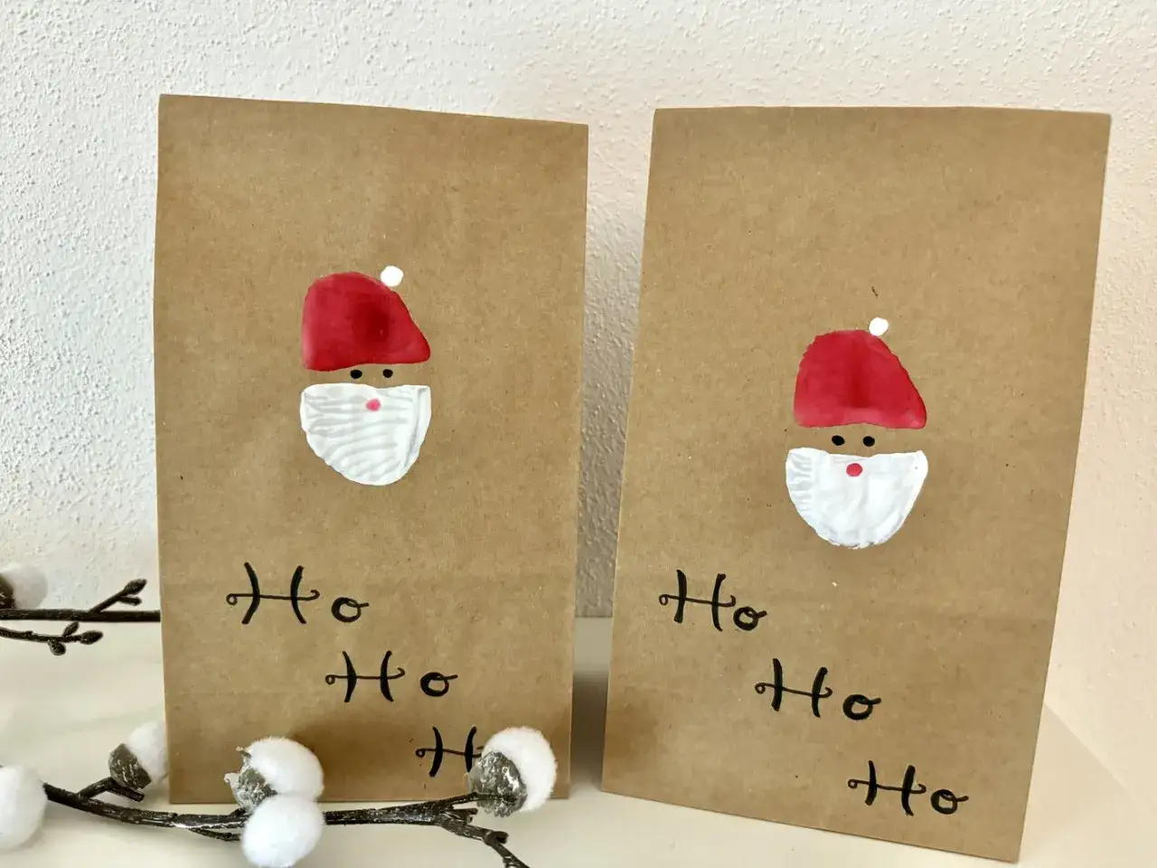 Zwei selbstgemachte Nikolauskarten mit s&uuml;&szlig;en Weihnachtsmann-Motiven und 