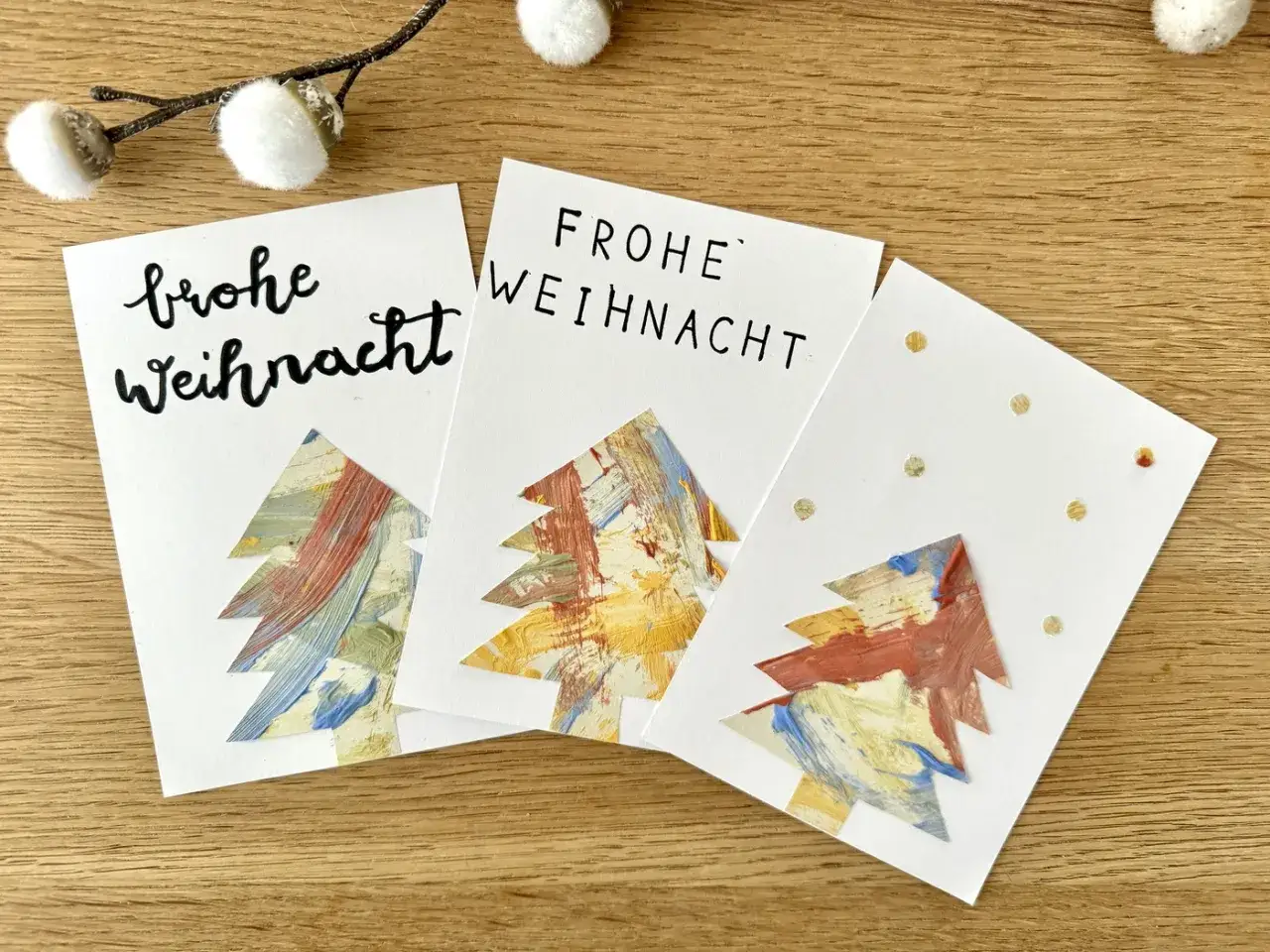 Drei selbstgemachte DIY Weihnachtskarten mit bunten Baum-Applikationen und 
