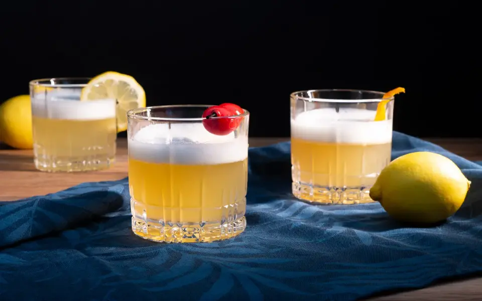 Whiskey Sour klassisch mixen - Rezept mit Tipps für perfekten Schaum